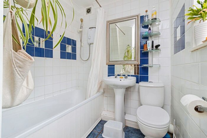 3 Bedroom Semi-Detached House For Sale In Foxhole Road, Paignton, TQ3