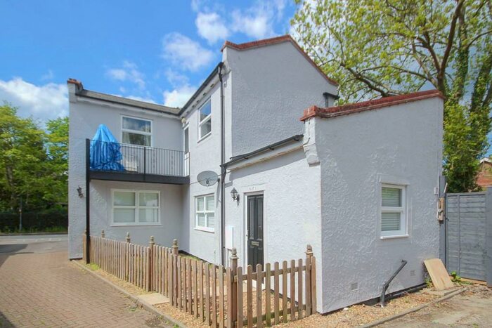 1 Bedroom Flat To Rent In Warley Hill, Brentwood, Essex, CM14