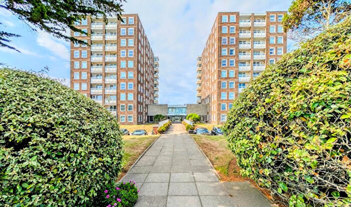 3 Bedroom Flat For Sale In West Parade, Worthing, BN11