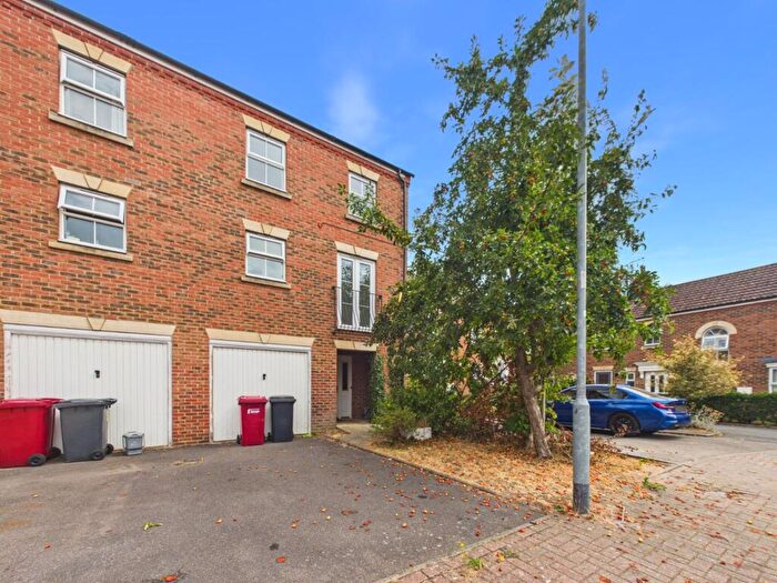 5 Bedroom End Of Terrace House For Sale In Dalton Green, Langley, Berkshire, SL3