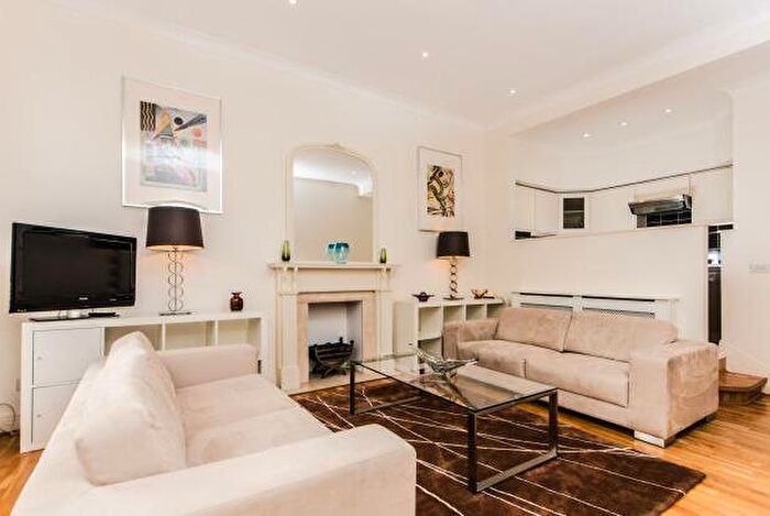 2 Bedroom Apartment To Rent In Circus Road, St John's Wood, London, NW8