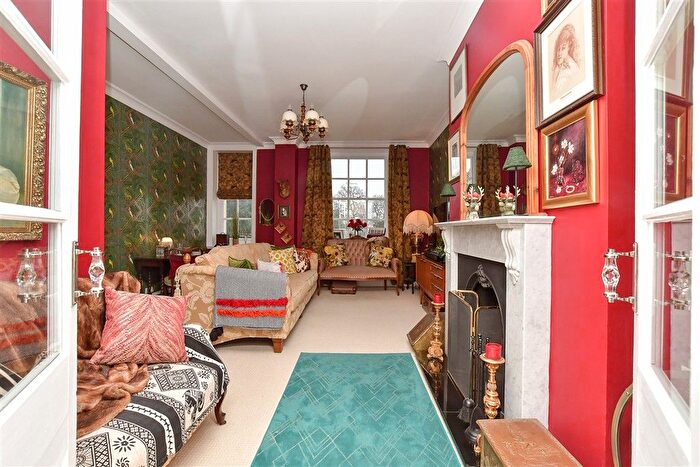 2 Bedroom Flat For Sale In Lees Court Road, Sheldwich, Faversham, Kent, ME13