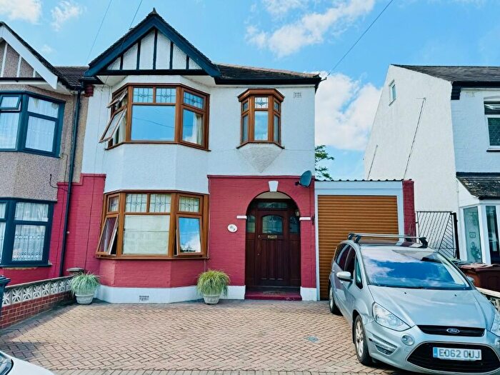 3 Bedroom Property To Rent In Fairmead Gardens, Ilford, RM6