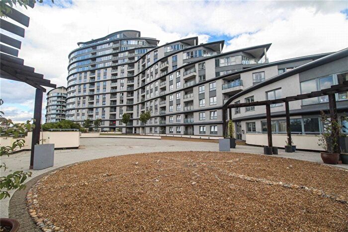 1 Bedroom Flat To Rent In Station Approach, Woking, Surrey, GU22