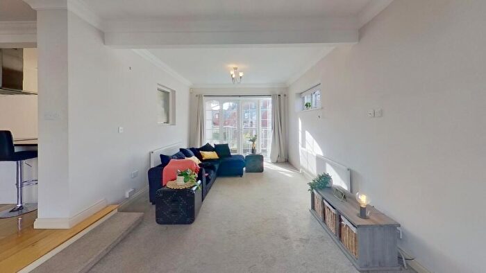 3 Bedroom Detached Bungalow To Rent In Western Terrace, The Park, Nottingham, Nottinghamshire, NG7