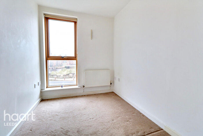 2 Bedroom Apartment For Sale In Bowman Lane, Leeds, LS10