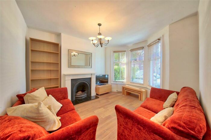 2 Bedroom Apartment To Rent In Fieldhouse Road, SW12