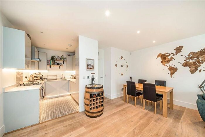2 Bedroom Flat For Sale In Camberwell New Road, Camberwell, SE5