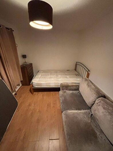 6 Bedroom Terraced House To Rent In Walnut Gardens, London, E15