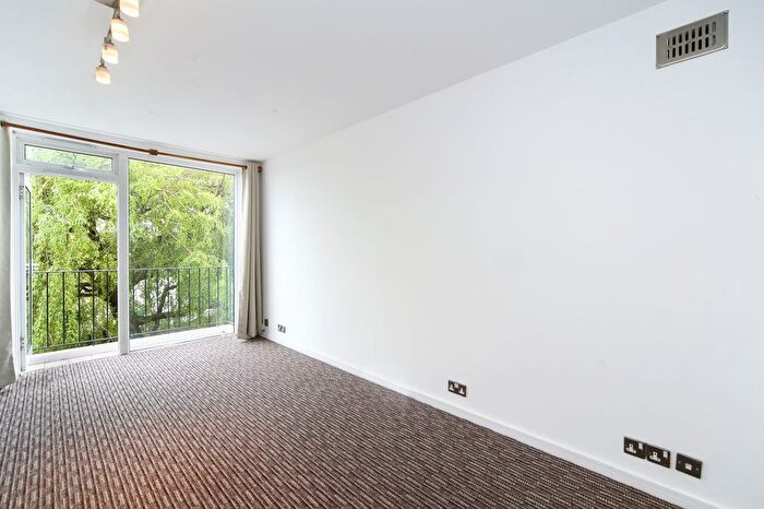 1 Bedroom Flat To Rent In Richmond Hill, Richmond, TW10