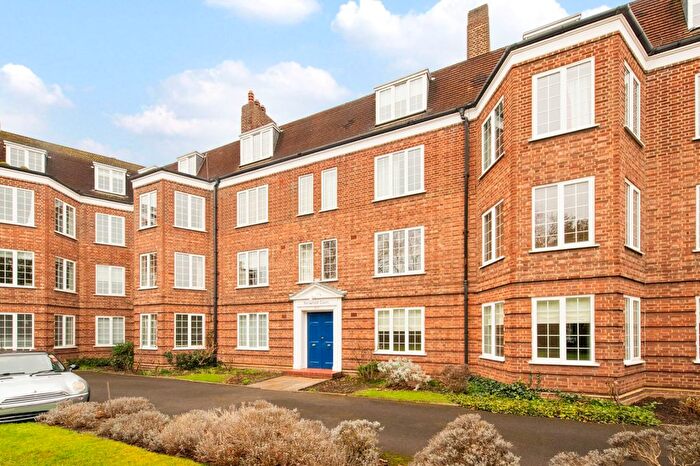 2 Bedroom Flat To Rent In Beresford Court, Park Road, TW1
