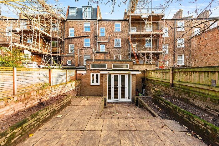 2 Bedroom Flat To Rent In Coningham Road, London, W12