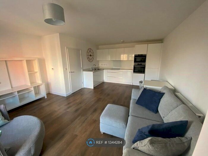 1 Bedroom Flat To Rent In Daisy Court, Romford, RM3