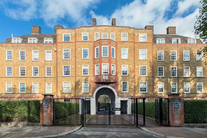 3 Bedroom Flat To Rent In Vicarage Crescent, Battersea Square, London, SW11