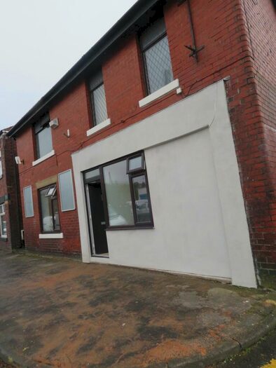 2 Bedroom Flat To Rent In Milnrow Road, Rochdale, OL16