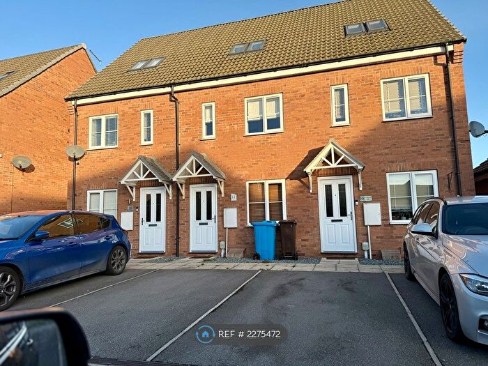 3 Bedroom Terraced House To Rent In Brockwell Park, Kingswood, Hull, HU7