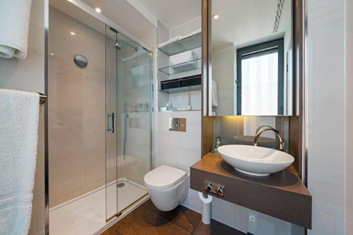 2 Bedroom Apartment To Rent In Chronicle Tower, B City Road, London, EC1V