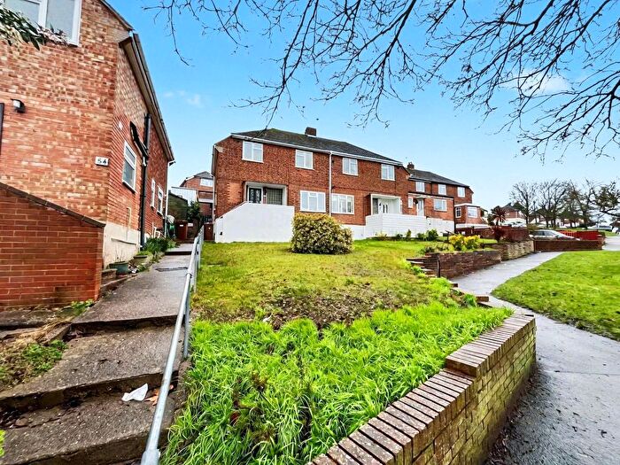 3 Bedroom Semi Detached House For Sale In Vale Drive, Chatham, Kent, ME5