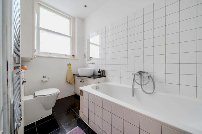 3 Bedroom Flat To Rent In Richmond Bridge Mansions, East Twickenham, TW1