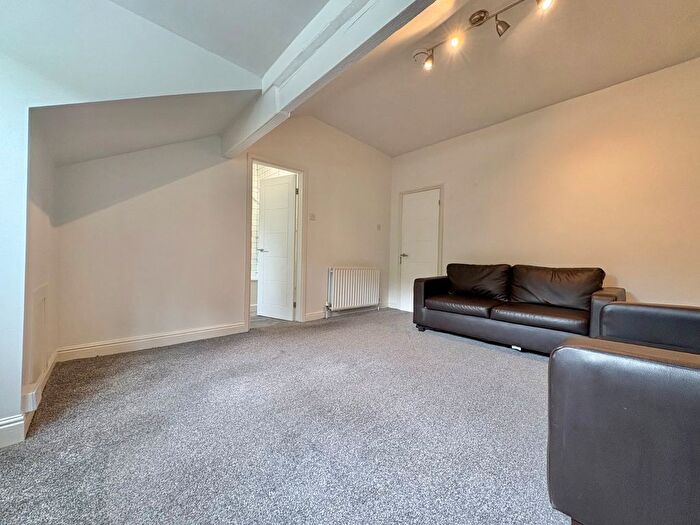 2 Bedroom Flat To Rent In Moorland Road, Hyde Park, Leeds, LS6