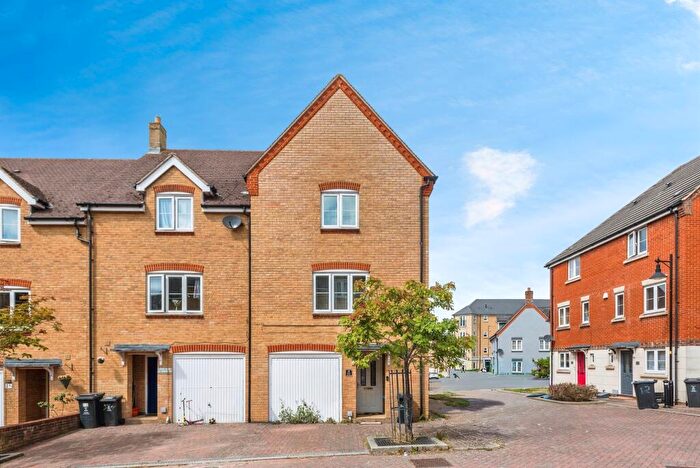 4 Bedroom Town House For Sale In Fitkin Court, Swindon, SN25