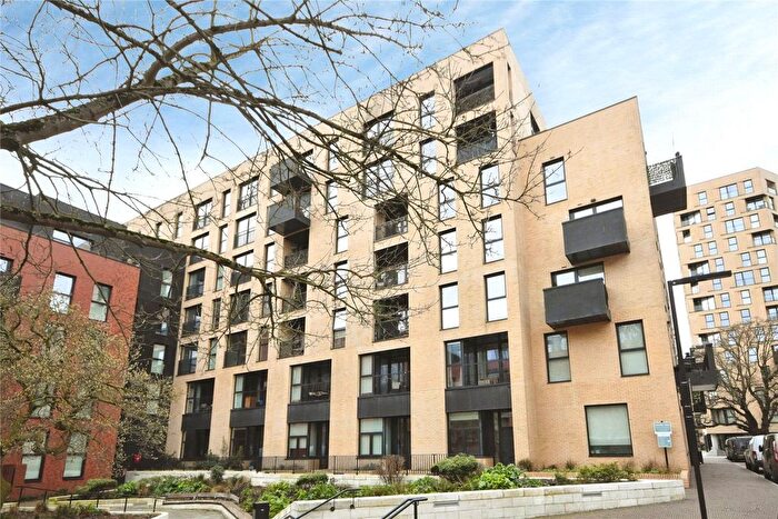 2 Bedroom Maisonette For Sale In Burgess Springs, Chelmsford, Essex, CM1