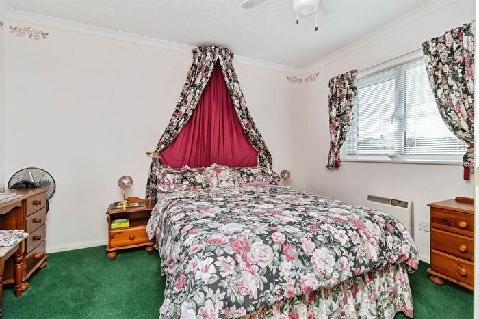 3 Bedroom End Terrace House For Sale In Foxhollows, Newton Abbot, TQ12