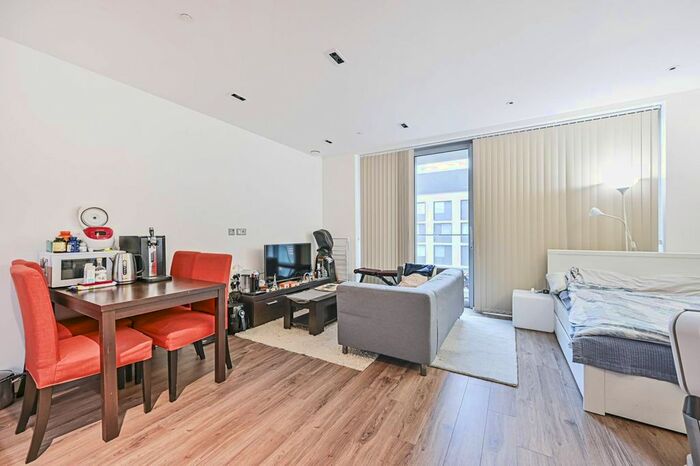 Studio To Rent In Leman Street, Aldgate, London, E1