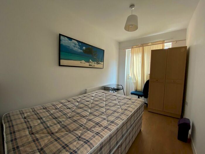 5 Bedroom Semi-Detached House To Rent In Harrison Road, Southampton, SO17