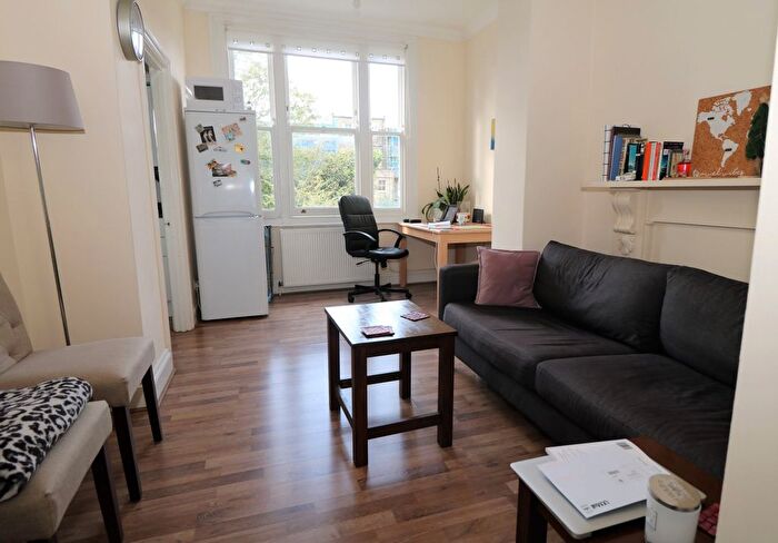 2 Bedroom Flat To Rent In Coleridge Road, London, N4