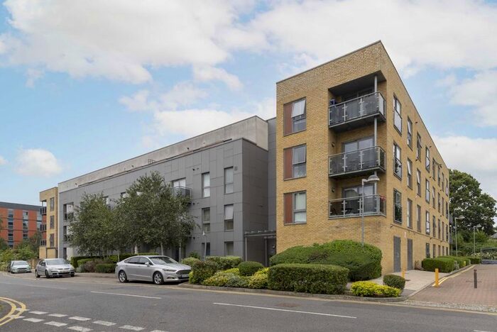 2 Bedroom Flat To Rent In St. Georges Grove, London, SW17