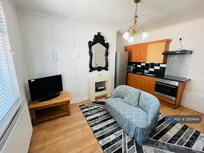 2 Bedroom Terraced House To Rent In Fenton Road, Huddersfield, HD1