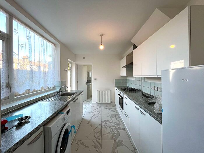 4 Bedroom End Of Terrace House To Rent In Movers Lane, Barking, IG11