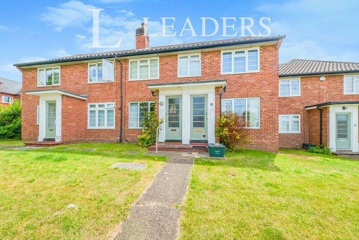 2 Bedroom Flat To Rent In The Lawns, Mount Pleasant, St.Albans, AL3