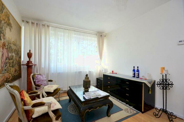 Studio To Rent In New End Square, Hampstead, London, NW3