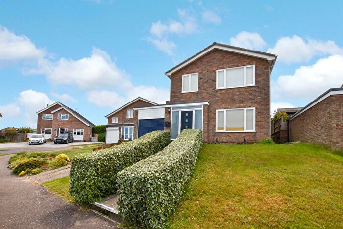 2 Bedroom Detached House To Rent In Clifton Park, Cromer, NR27