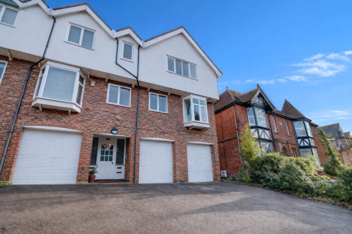 3 Bedroom Flat To Rent In Amersham Hill, High Wycombe, Buckinghamshire, HP13