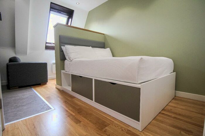 Studio To Rent In Residence Queen Street, Leeds, West Yorkshire, LS1