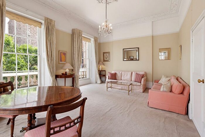 2 Bedroom Flat For Sale In Cambridge Street, Pimlico, SW1V