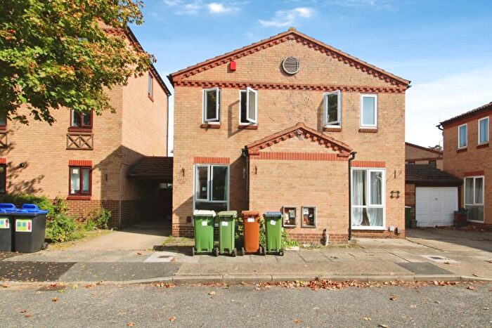 2 Bedroom Semi-Detached House To Rent In Courtland Grove, London, SE28