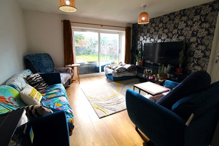 2 Bedroom Flat For Sale In Callicroft Road, Patchway, BS34