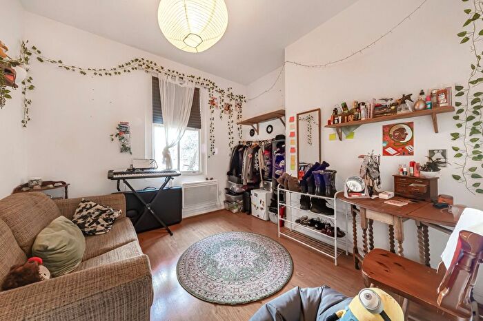 1 Bedroom Flat To Rent In Rushey Green, London, SE6