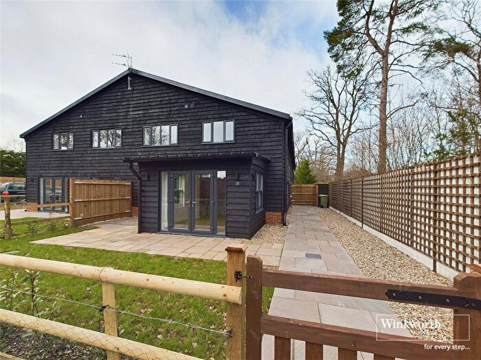 3 Bedroom Semi-Detached House For Sale In New Mill Road, Finchampstead, Wokingham, Berkshire, RG40
