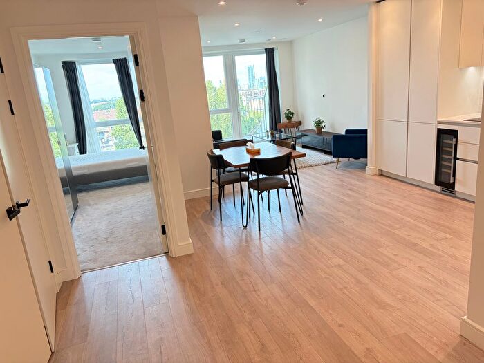 3 Bedroom Flat To Rent In Very Near Quay Walk Area, Wembley Brent Area, HA0