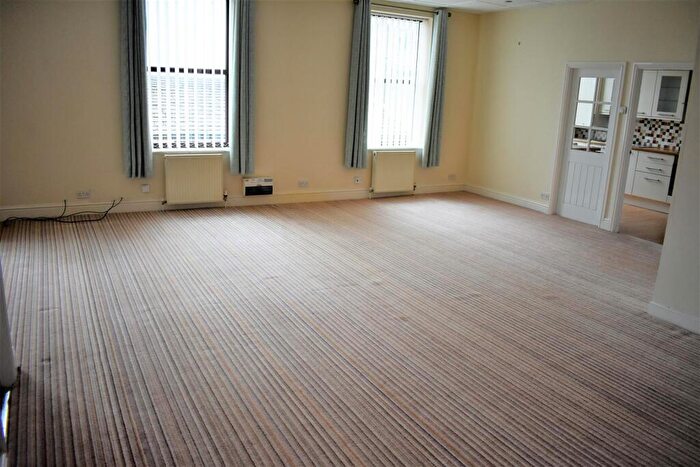 2 Bedroom Apartment To Rent In Halifax Road, Brighouse, HD6