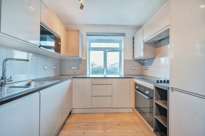 2 Bedroom Flat To Rent In Sydenham Hill London, SE23
