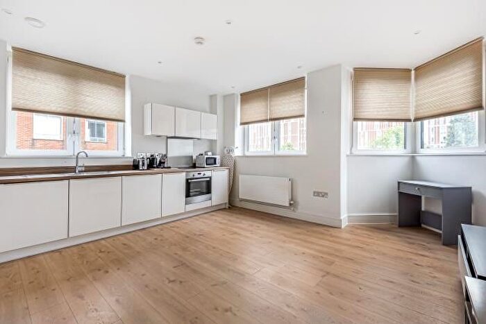 2 Bedroom Flat To Rent In Ringside, Bracknell, RG12