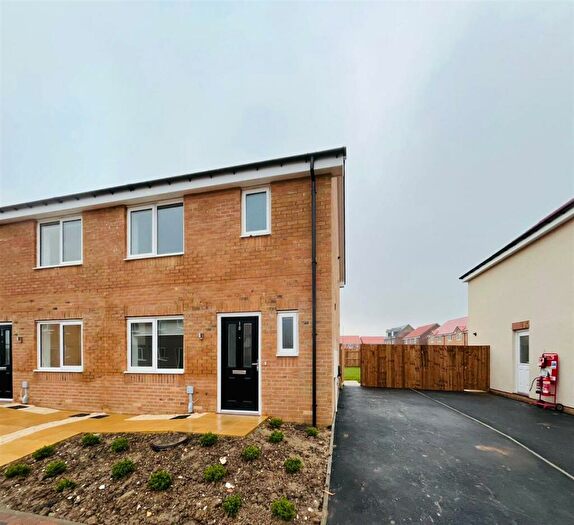 3 Bedroom Semi-Detached House To Rent In Watson Drive, Grimsby, DN33