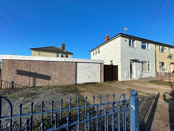 3 Bedroom Semi Detached House For Sale In Ellerby Grove, Hull, HU9