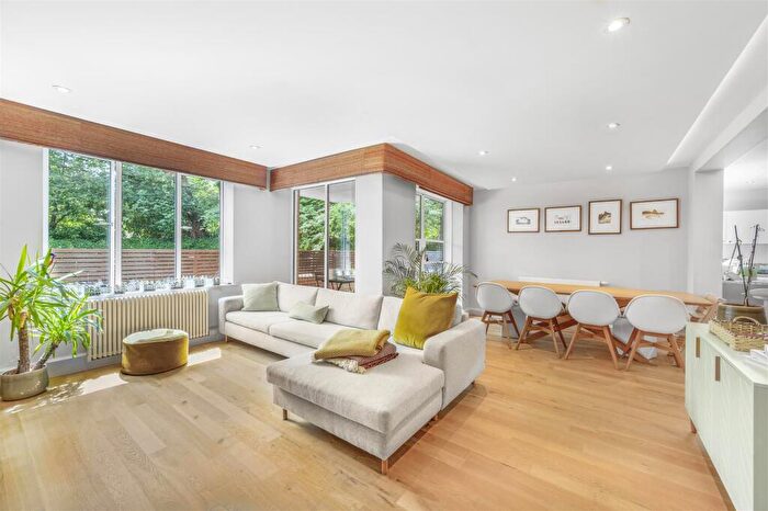 3 Bedroom Flat For Sale In Eton Avenue, Belsize Park, NW3